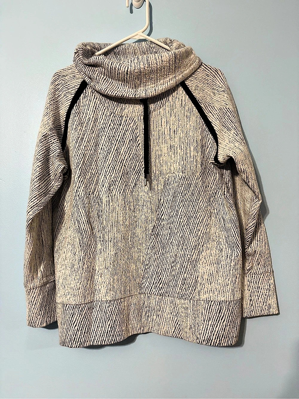 Kirkland Ladies Pullover in White & Black Large